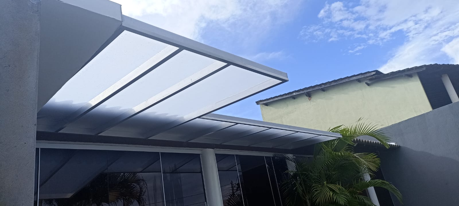 Cobertura Fixa com Policarbonato